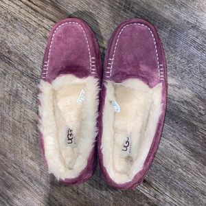 Never worn before Ugg Ansley slippers
